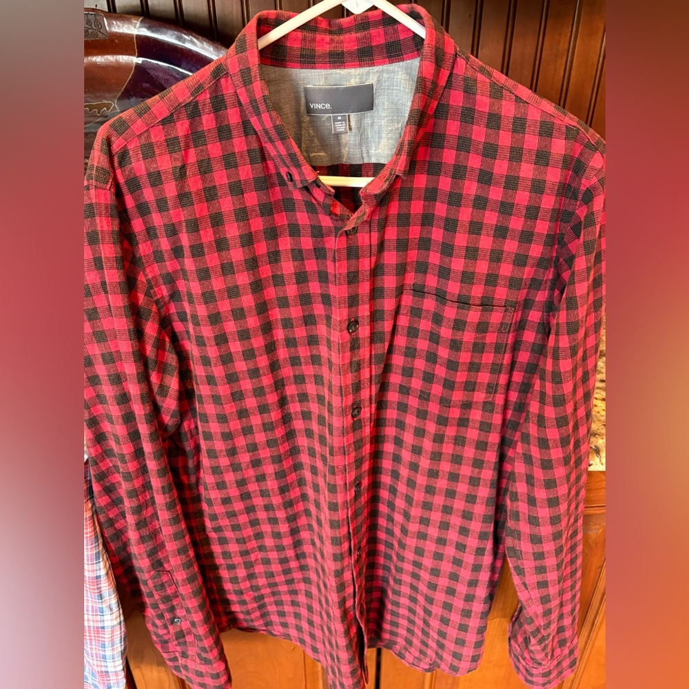 Vince men’s button front flannel shirt. Sharp red & blue plaid. Medium - Picture 5 of 6